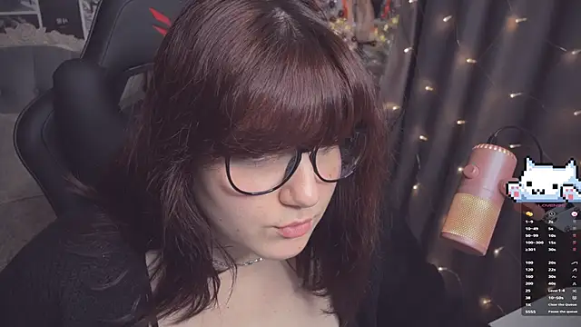 Snapshot of Diasporaaa chatting on 01.04.25 Diasporaaa online show from 01.04.25