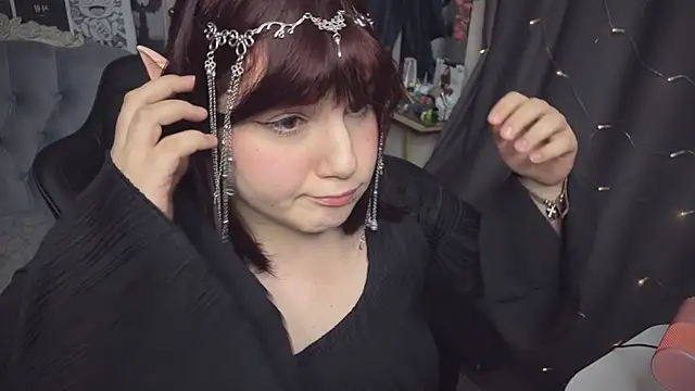 Snapshot of Diasporaaa chatting on 01.30.25 Diasporaaa online show from 01.30.25