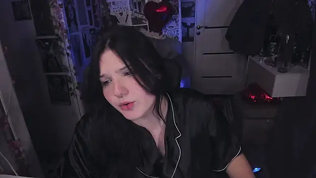 Snapshot of Diasporaaa chatting on 10.17.25 Diasporaaa online show from 10.17.25