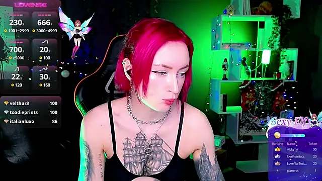 Snapshot of _HelenCarter chatting on 12.25.24 HelenCarter online show from 12.25.24