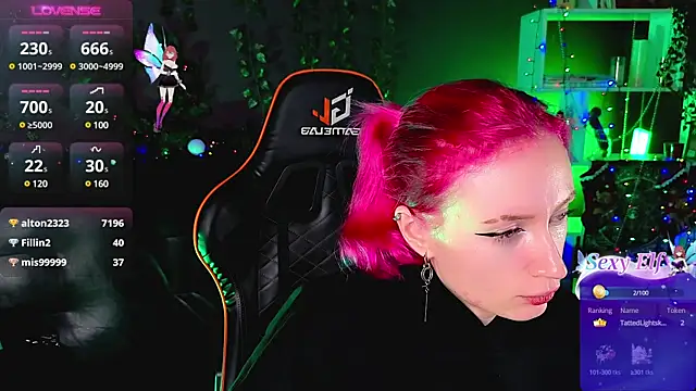 Snapshot of _HelenCarter chatting on 01.04.25 HelenCarter online show from 01.04.25