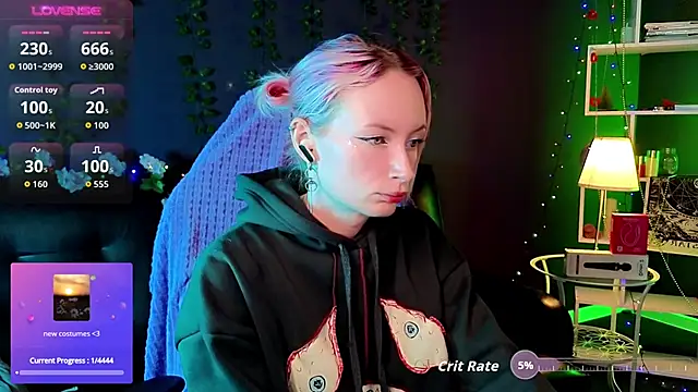 Snapshot of _HelenCarter chatting on 09.28.25 HelenCarter online show from 09.28.25