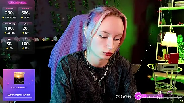 Snapshot of _HelenCarter chatting on 10.03.25 HelenCarter online show from 10.03.25