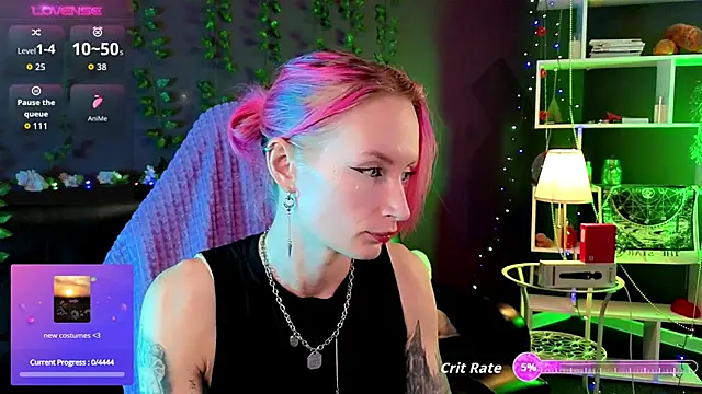 Snapshot of _HelenCarter chatting on 10.10.25 HelenCarter online show from 10.10.25