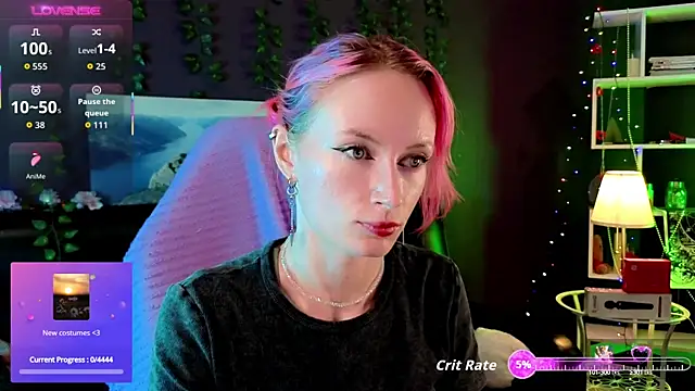 Snapshot of _HelenCarter chatting on 10.16.25 HelenCarter online show from 10.16.25