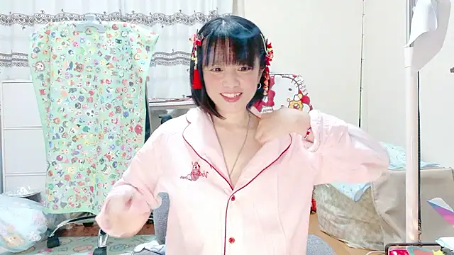 Snapshot of renapiyon8182 chatting on 05.30.26 renapiyon8182 online show from 05.30.26
