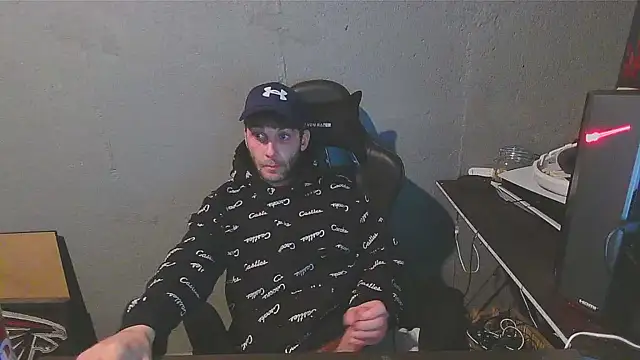 Snapshot of Superoz77 chatting on 12.28.24 Superoz77 online show from 12.28.24