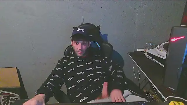 Snapshot of Superoz77 chatting on 12.28.24 Superoz77 online show from 12.28.24