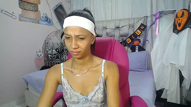 EMMA SWEETT1 online show from 10.10.25