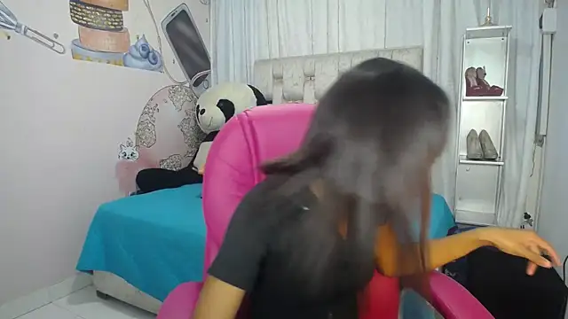 EMMA SWEETT1 online show from 11.15.25