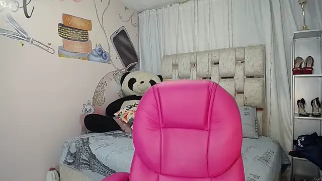 EMMA SWEETT1 online show from 01.12.26