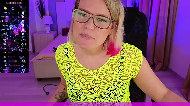 EVAshinyGIRL online show from 12.20.24