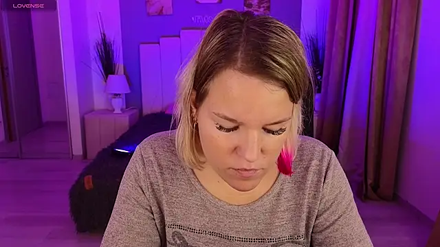 EVAshinyGIRL online show from 12.26.24