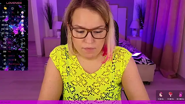 EVAshinyGIRL online show from 01.08.25