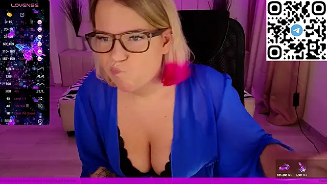 EVAshinyGIRL online show from 02.05.25