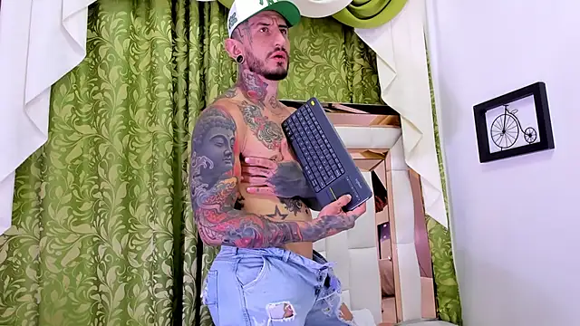 dilan scootk  online show from 10.15.25