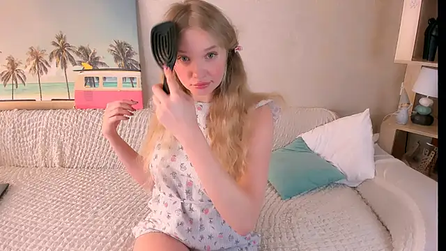 Snapshot of BoysLoveBlondee chatting on 03.10.25 BoysLoveBlondee online show from 03.10.25