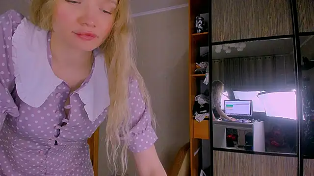 Snapshot of BoysLoveBlondee chatting on 03.20.25 BoysLoveBlondee online show from 03.20.25