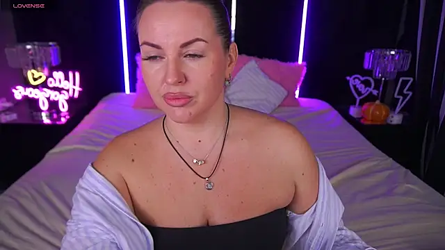 KiraCandyS online show from 11.21.25