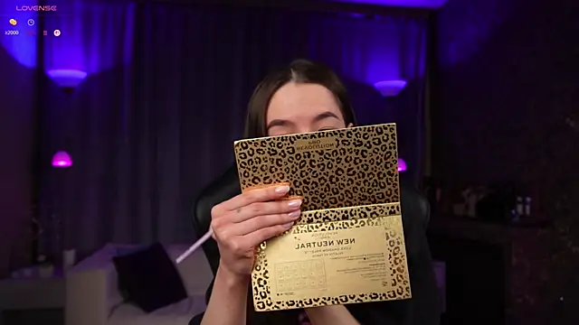 Amely Young online show from 03.13.25