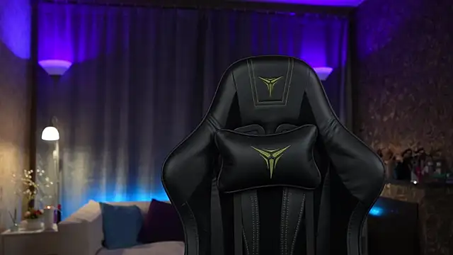 Amely Young online show from 03.21.25