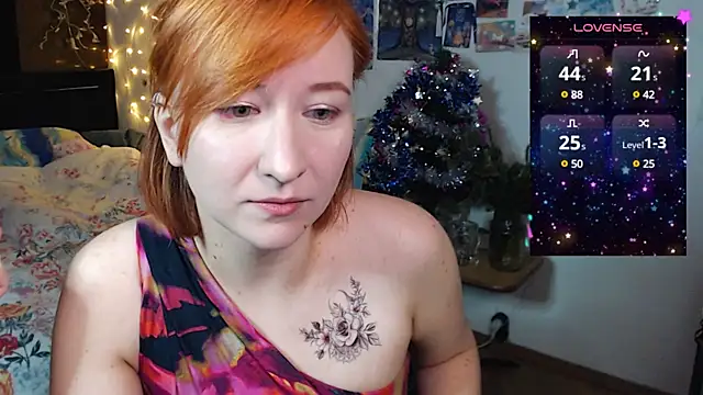 Snapshot of licentia__poetica chatting on 12.31.24 licentia poetica online show from 12.31.24