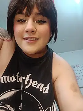 Snapshot of ItsNaiixa chatting on 07.24.26 ItsNaiixa online show from 07.24.26