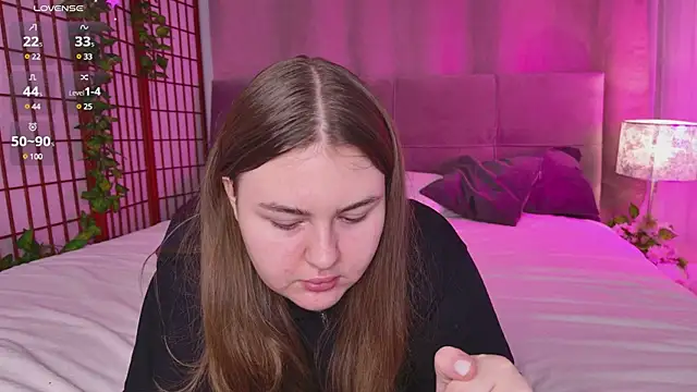 Snapshot of Mia__Peach chatting on 02.21.25 Mia Peach online show from 02.21.25