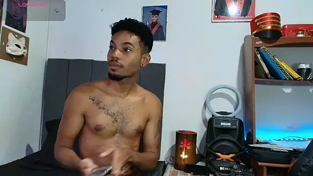 Snapshot of colinbrown chatting on 09.10.25 colinbrown online show from 09.10.25