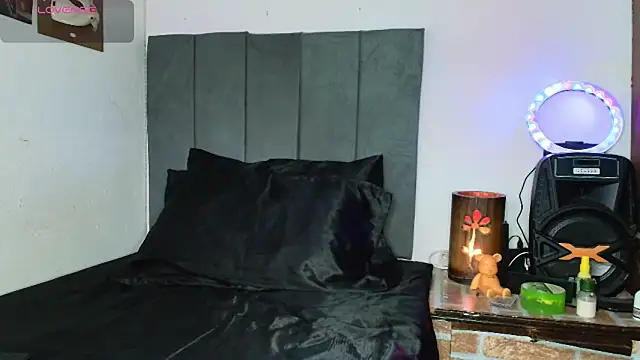 Snapshot of colinbrown chatting on 10.15.25 colinbrown online show from 10.15.25