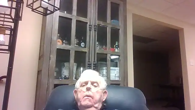 Snapshot of bootlegmanz chatting on 03.15.26 bootlegmanz online show from 03.15.26