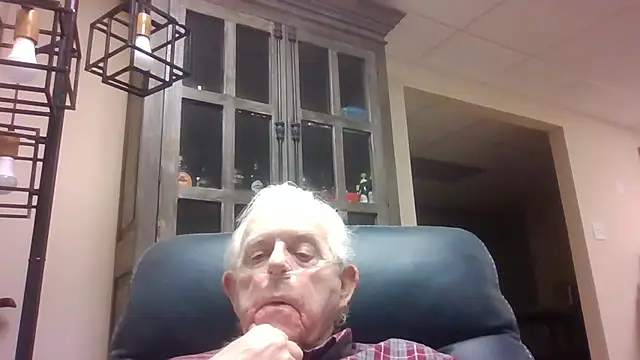 Snapshot of bootlegmanz chatting on 03.18.26 bootlegmanz online show from 03.18.26