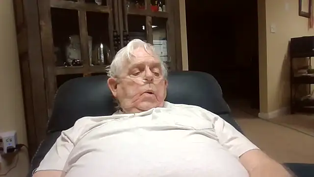 Snapshot of bootlegmanz chatting on 03.22.26 bootlegmanz online show from 03.22.26