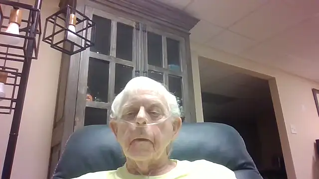 Snapshot of bootlegmanz chatting on 03.28.26 bootlegmanz online show from 03.28.26