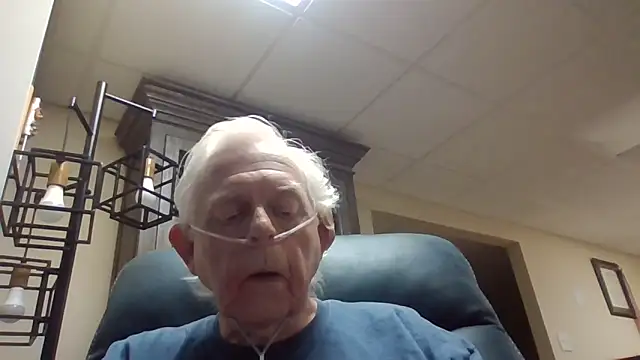 Snapshot of bootlegmanz chatting on 04.02.26 bootlegmanz online show from 04.02.26