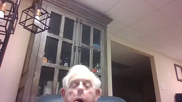 Snapshot of bootlegmanz chatting on 04.03.26 bootlegmanz online show from 04.03.26