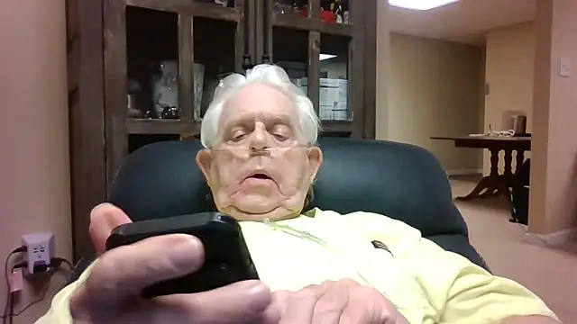 Snapshot of bootlegmanz chatting on 04.10.26 bootlegmanz online show from 04.10.26