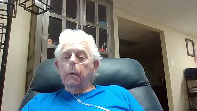 Snapshot of bootlegmanz chatting on 04.15.26 bootlegmanz online show from 04.15.26