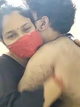 Snapshot of IND_COUPLE1 chatting on 12.08.24 IND COUPLE1 online show from 12.08.24