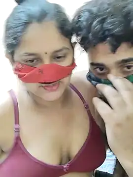 Snapshot of IND_COUPLE1 chatting on 12.21.24 IND COUPLE1 online show from 12.21.24