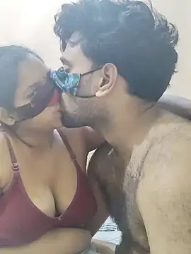 Snapshot of IND_COUPLE1 chatting on 12.22.24 IND COUPLE1 online show from 12.22.24