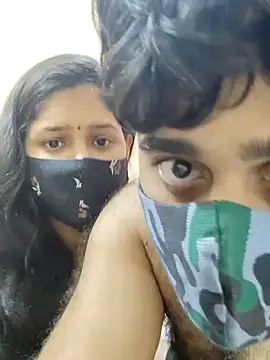 Snapshot of IND_COUPLE1 chatting on 12.25.24 IND COUPLE1 online show from 12.25.24