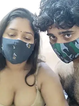 Snapshot of IND_COUPLE1 chatting on 01.05.25 IND COUPLE1 online show from 01.05.25