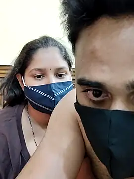 Snapshot of IND_COUPLE1 chatting on 02.05.25 IND COUPLE1 online show from 02.05.25