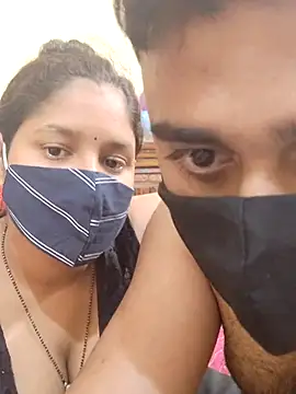 Snapshot of IND_COUPLE1 chatting on 02.14.25 IND COUPLE1 online show from 02.14.25