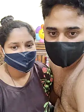 Snapshot of IND_COUPLE1 chatting on 02.15.25 IND COUPLE1 online show from 02.15.25