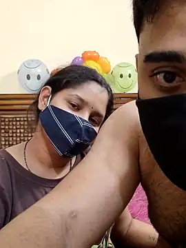 Snapshot of IND_COUPLE1 chatting on 02.15.25 IND COUPLE1 online show from 02.15.25