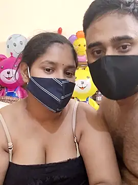 Snapshot of IND_COUPLE1 chatting on 02.24.25 IND COUPLE1 online show from 02.24.25