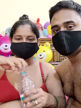 Snapshot of IND_COUPLE1 chatting on 02.27.25 IND COUPLE1 online show from 02.27.25