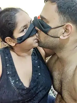 Snapshot of IND_COUPLE1 chatting on 03.03.25 IND COUPLE1 online show from 03.03.25